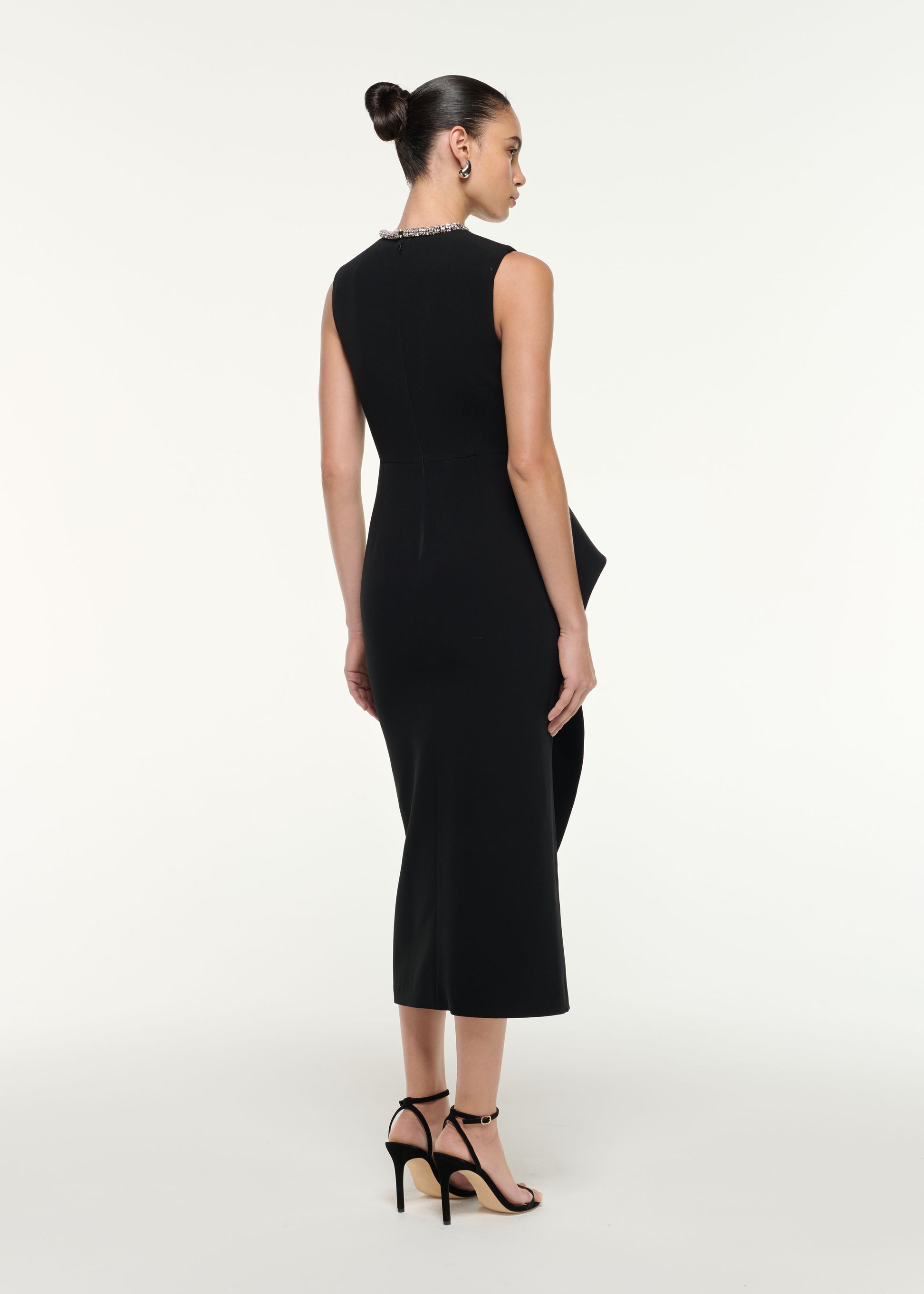 Close up of a model wearing the Waist Drape Midi Dress in Monochrome