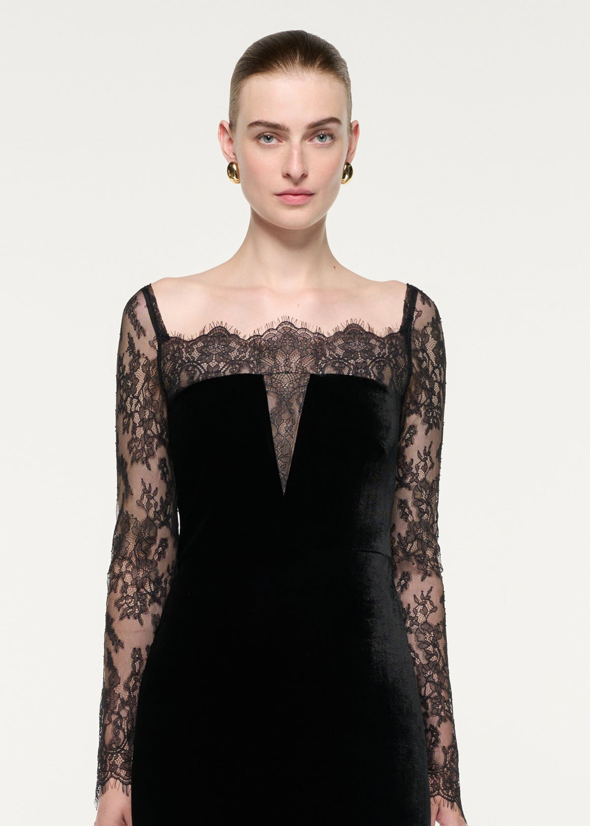 velvet and lace dress TAMARA Wear yours with a choker or earrings by the brand. Contrast Scalloped Lace And Velvet