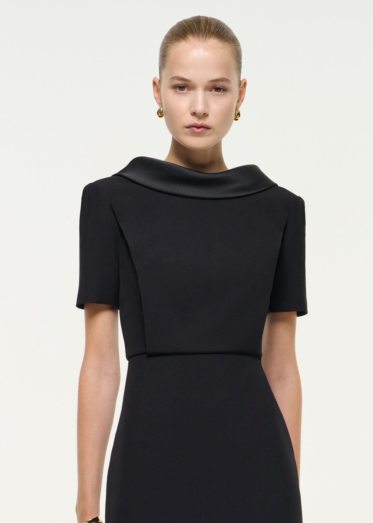Short Sleeve Collar Crepe Gown