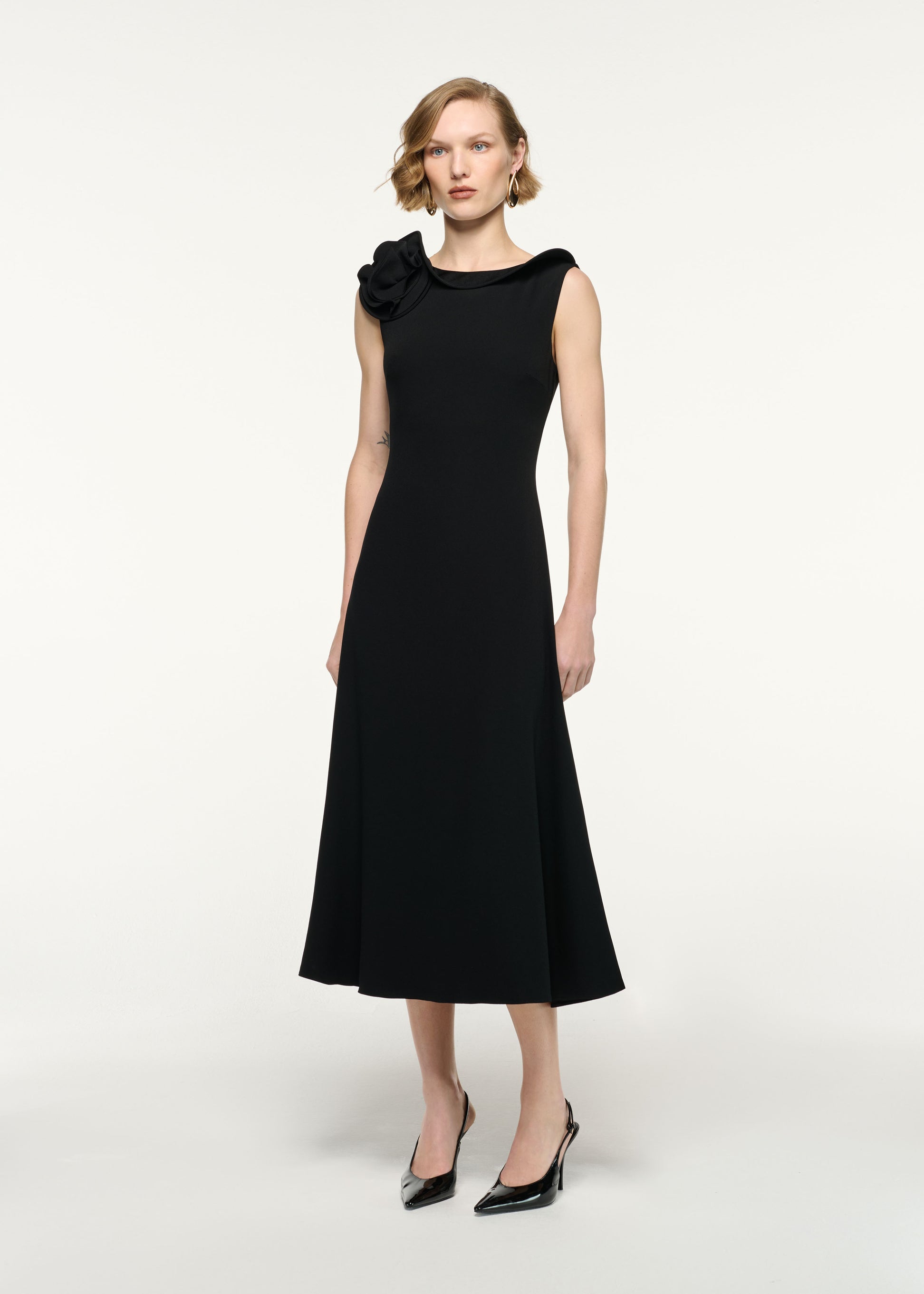 Flower Collared Sleeveless Midi Dress Black – Roland Mouret