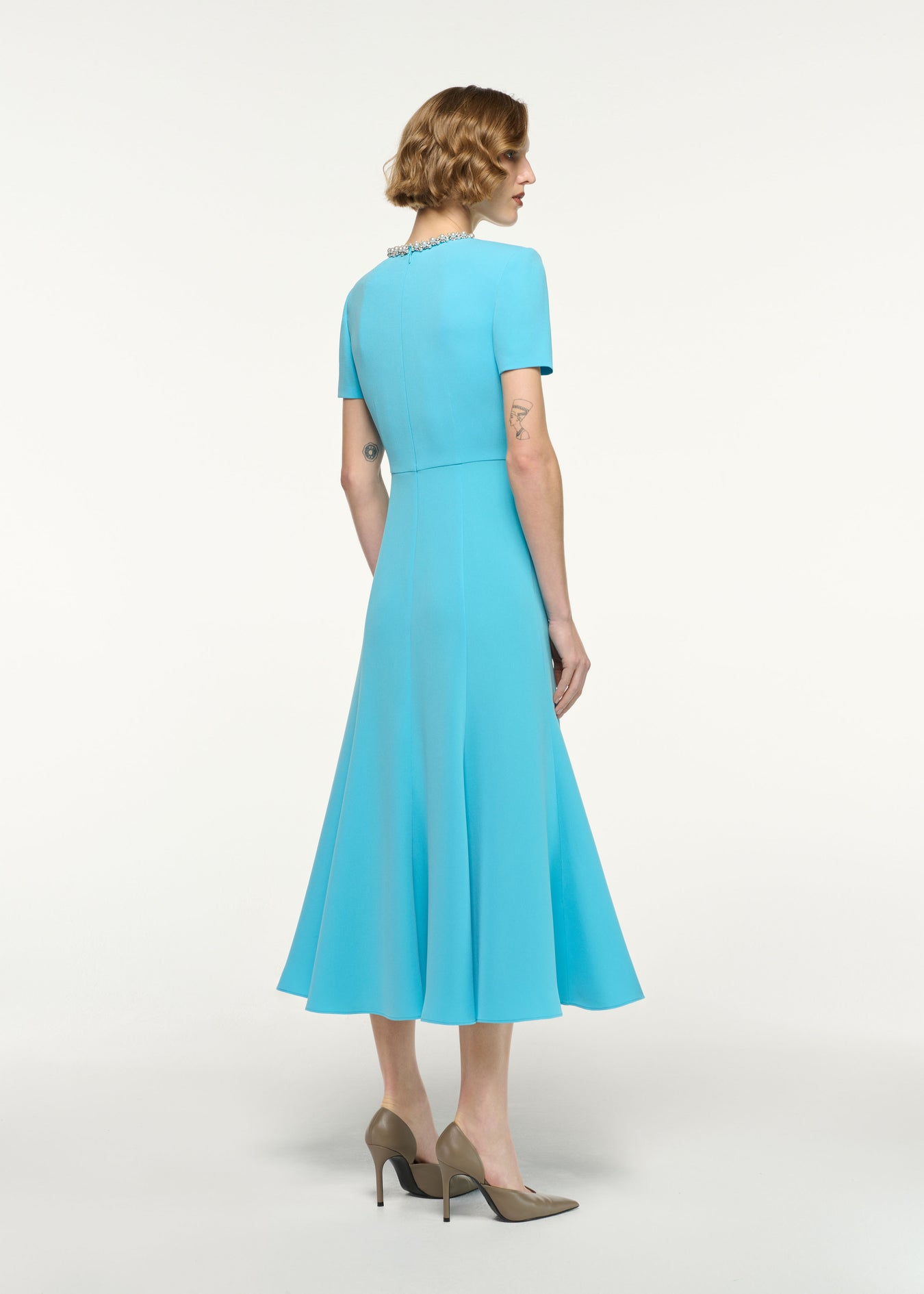 Pearl Neckline Short Sleeve Midi Dress