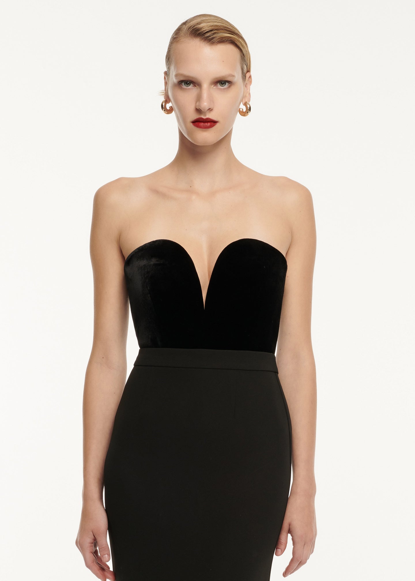 A close up of a woman wearing the Strapless Velvet Top Black