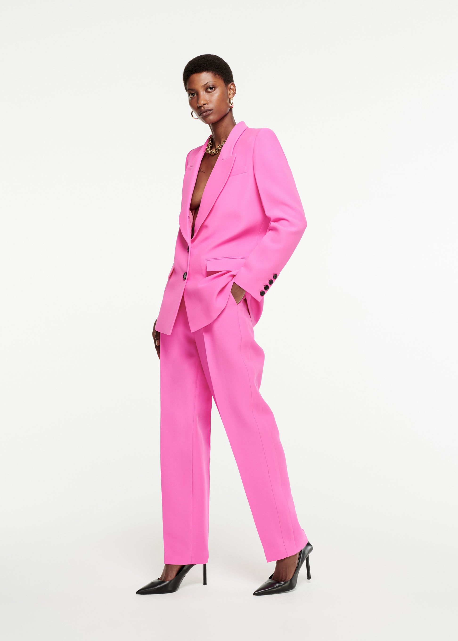 Woman wearing the Silk Wool Blazer in Pink 